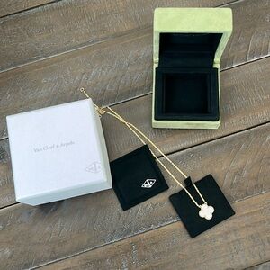 Vintage Alhambra pendant - Van Cleef